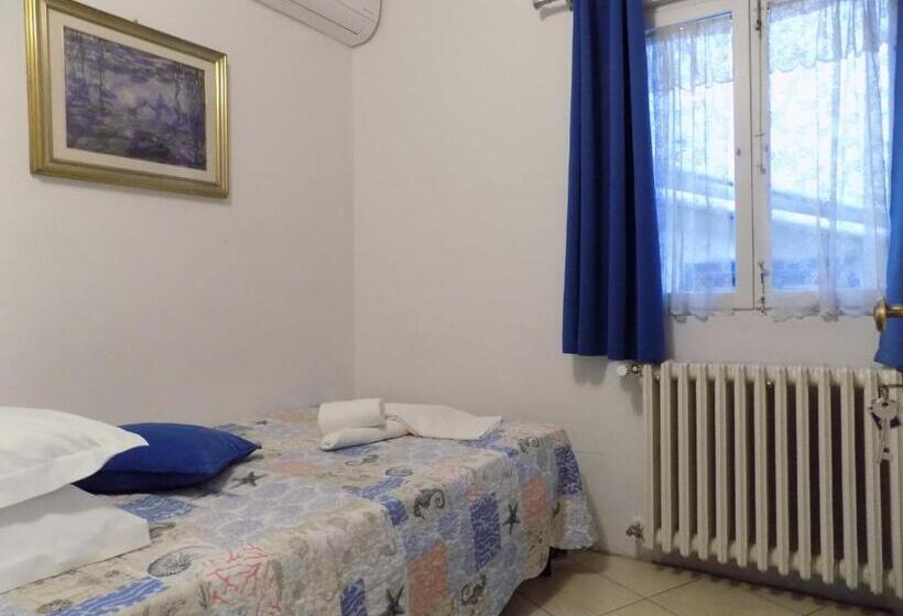 اتاق استاندارد یک تخته با سرویس بهداشتی مشترک, Il Pitti  Soggiorno