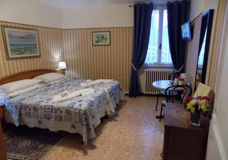 اتاق استاندارد با سرویس بهداشتی مشترک, Il Pitti  Soggiorno