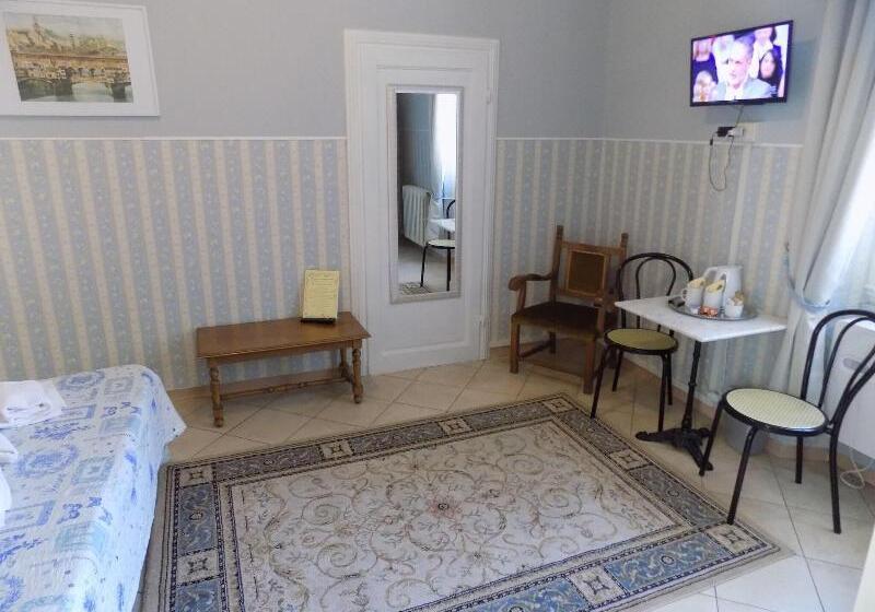 اتاق استاندارد با سرویس بهداشتی مشترک, Il Pitti  Soggiorno