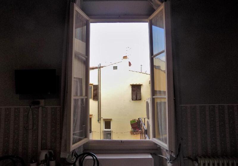 اتاق استاندارد با سرویس بهداشتی مشترک, Il Pitti  Soggiorno