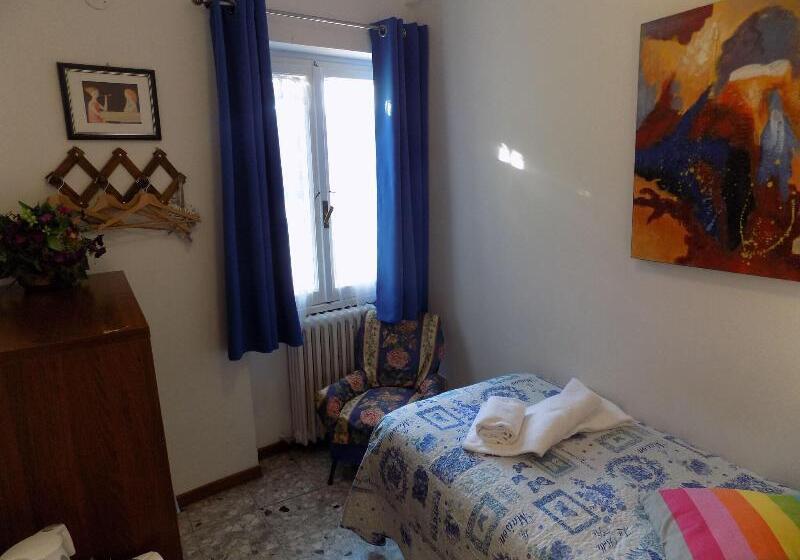 اتاق استاندارد یک تخته با سرویس بهداشتی مشترک, Il Pitti  Soggiorno