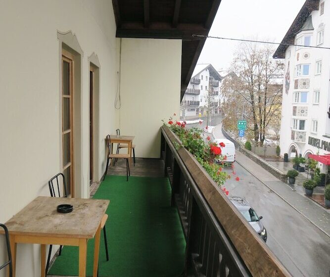 Säng i Delat Rum, Snowbunnys Backpackers Hostel