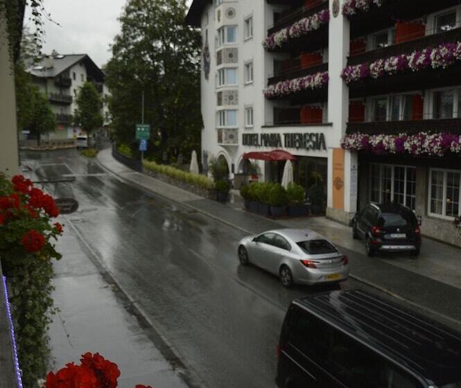 تختخواب در اتاق مشترک, Snowbunnys Backpackers Hostel