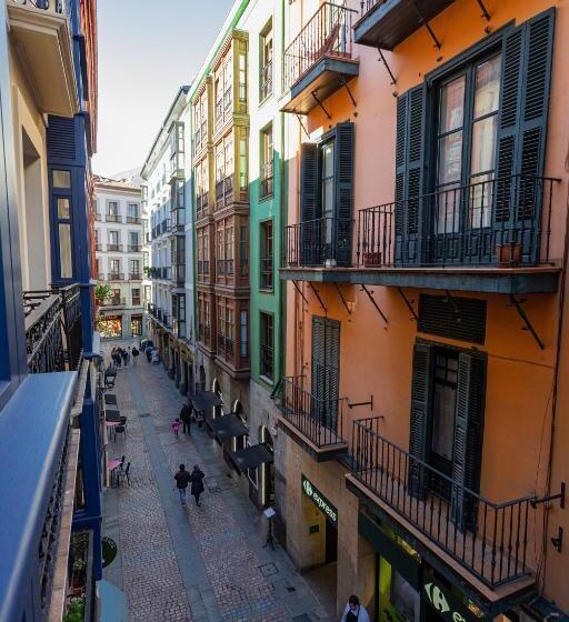 Номер Superior, Casual Mardones