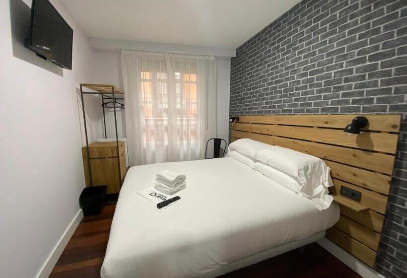 Номер Superior, Casual Mardones