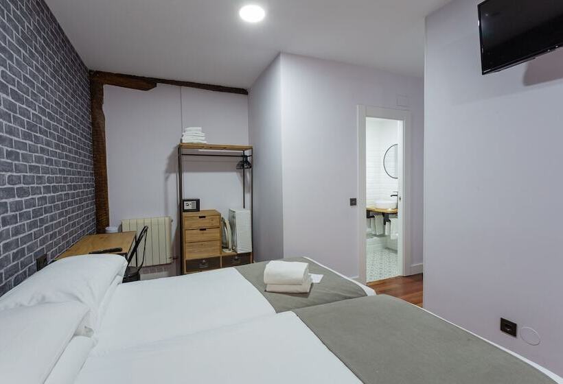 Семейный Номер, Casual Mardones