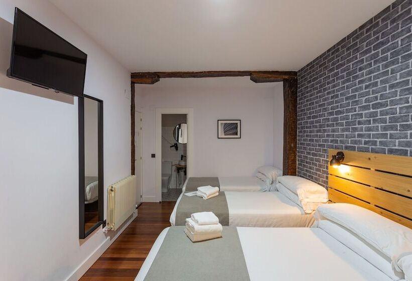 Семейный Номер, Casual Mardones