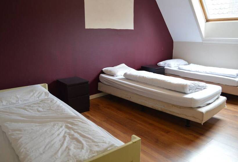 Трехместный Номер Стандарт Совместная Ванная, St Christopher S Inn Hostel At The Bauhaus