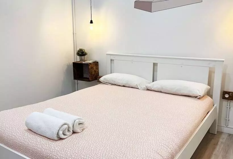 اتاق استاندارد سه نفره, Way Hostel Madrid