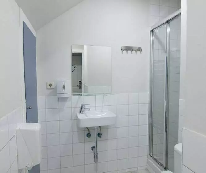 تختخواب در اتاق مشترک, Way Hostel Madrid