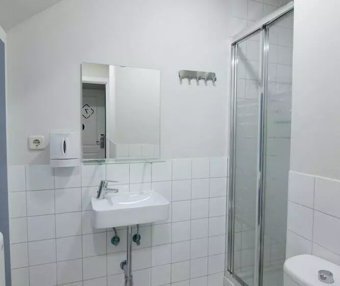 تختخواب در اتاق مشترک, Way Hostel Madrid