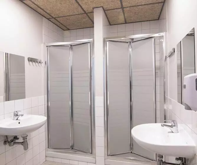 Bed in Shared Room with Shared Bathroom, Way Hostel Madrid