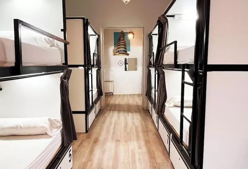Bed in Shared Room with Shared Bathroom, Way Hostel Madrid