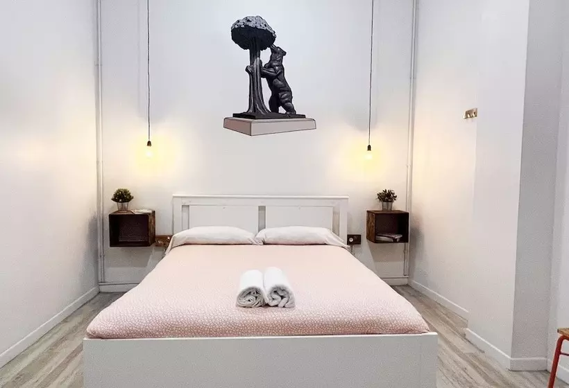 اتاق استاندارد سه نفره, Way Hostel Madrid