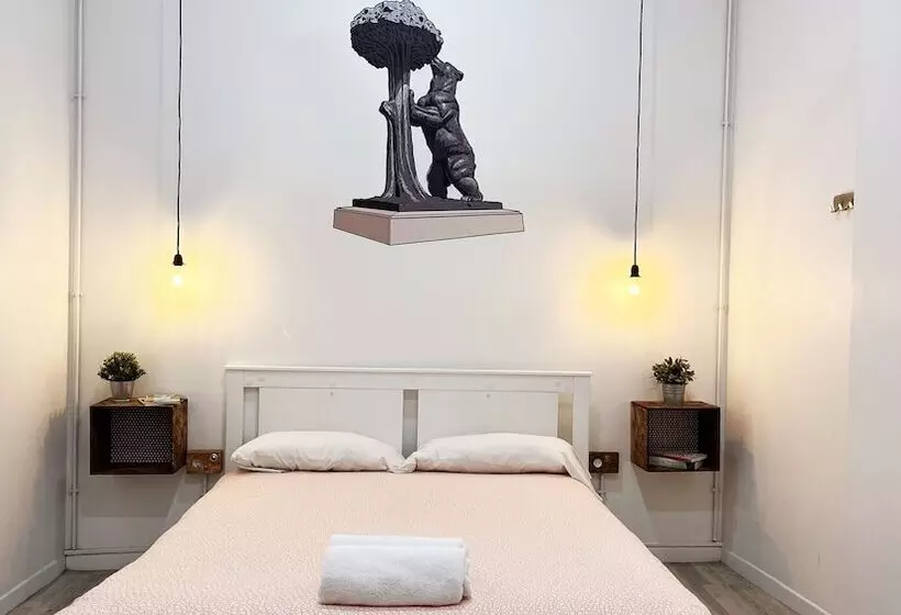 اتاق استاندارد سه نفره, Way Hostel Madrid