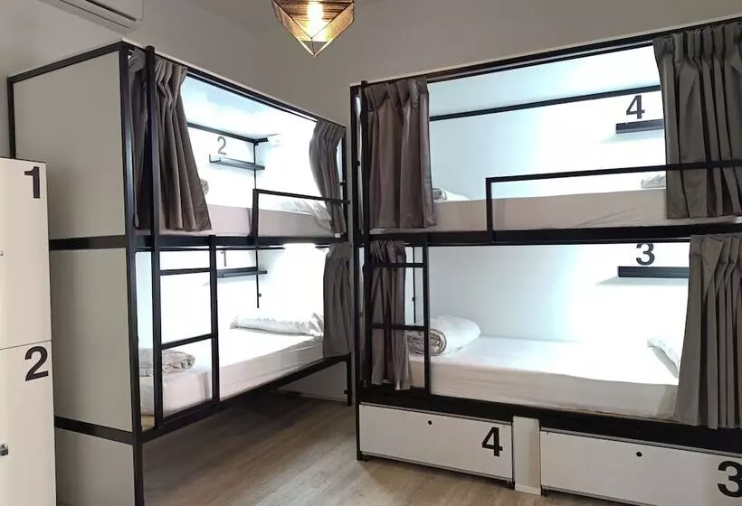 تختخواب در اتاق مشترک, Way Hostel Madrid