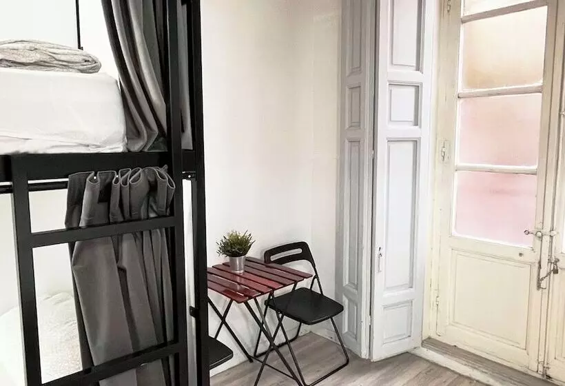 Bed in Shared Room with Shared Bathroom, Way Hostel Madrid