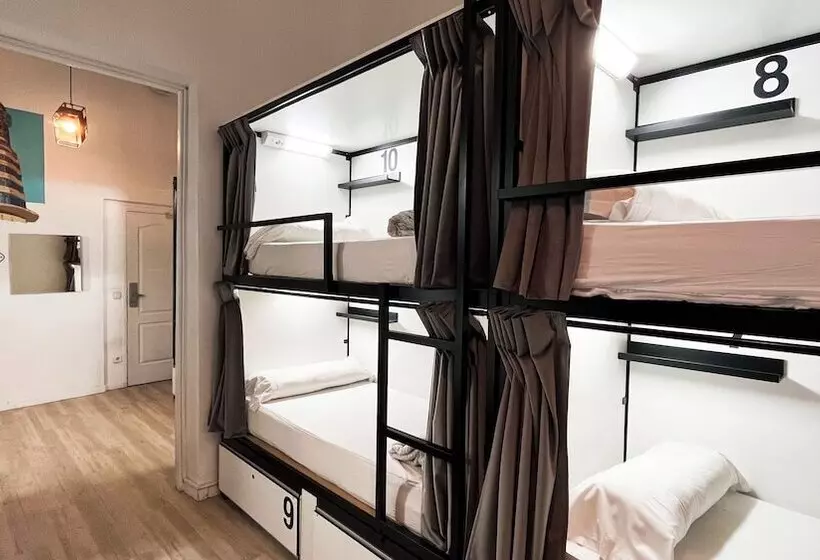Bed in Shared Room with Shared Bathroom, Way Hostel Madrid