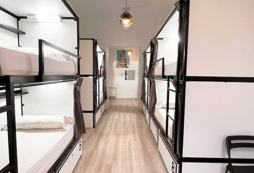 Bed in Shared Room with Shared Bathroom, Way Hostel Madrid