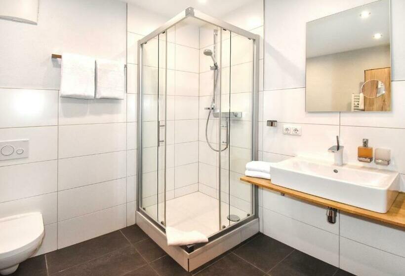 스탠다드 룸 산 전망, 8peaks