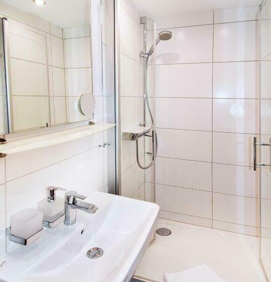 이코노미 싱글 룸, 8peaks