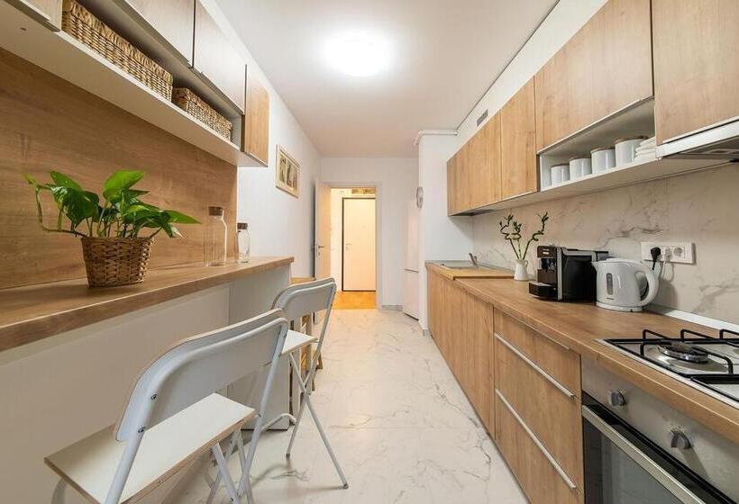 带1个卧室的带阳台的公寓, Northapartments