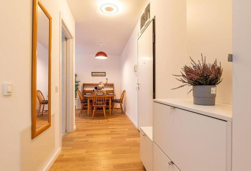 带1个卧室的带阳台的公寓, Northapartments