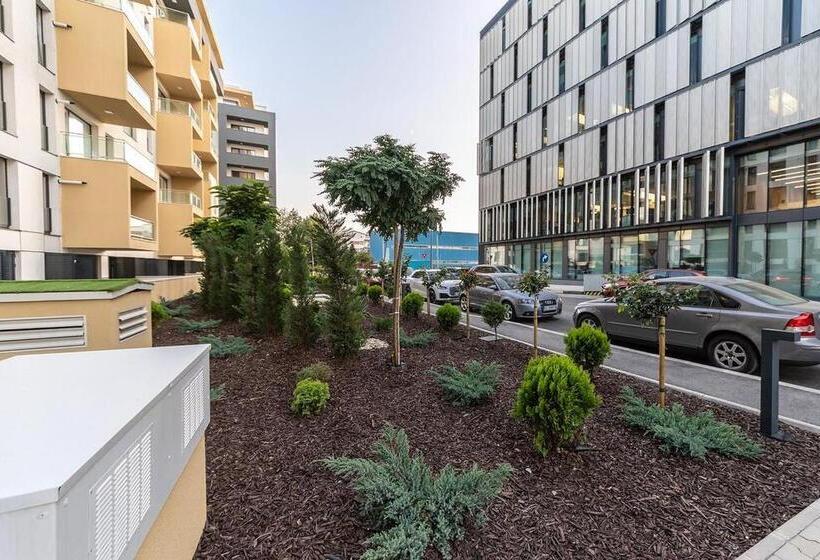 带1个卧室的带阳台的公寓, Northapartments