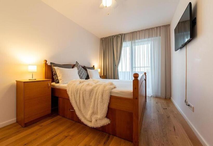 带1个卧室的带阳台的公寓, Northapartments