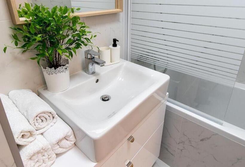 带1个卧室的带阳台的公寓, Northapartments