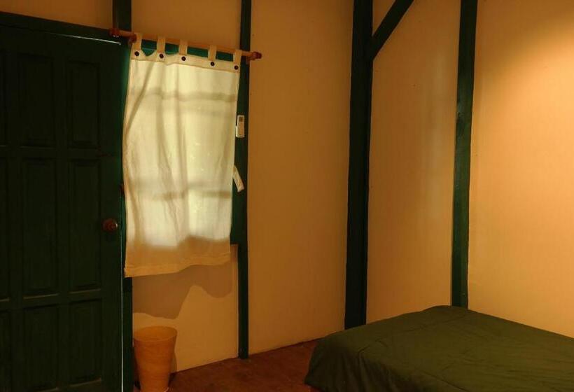 غرفة قياسية فردية حمام مشترك, Cabana Surf And Stay