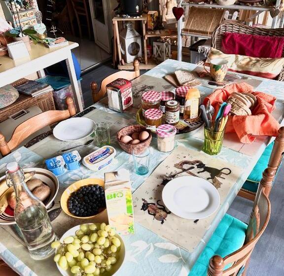 غرفة قياسية مطلّة علي الحديقة, 2 Chambres B&b Près De L Aéroport Et Du Meett