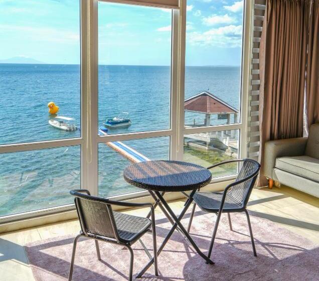 סוויטת סופריור נוף לים, Destino Beach Resort And