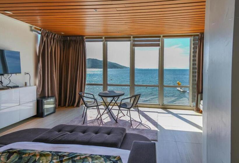 סוויטת סופריור נוף לים, Destino Beach Resort And