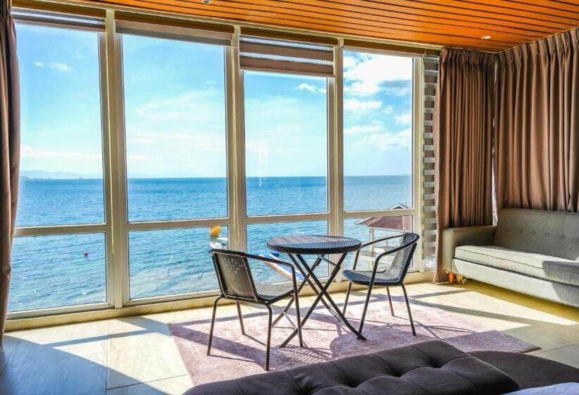 סוויטת סופריור נוף לים, Destino Beach Resort And