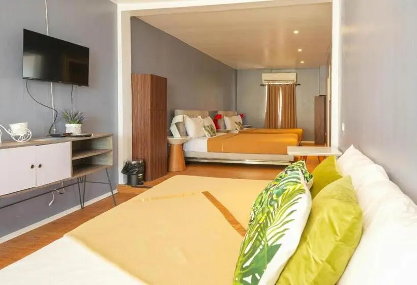 デラックストリプルルーム, Destino Beach Resort And