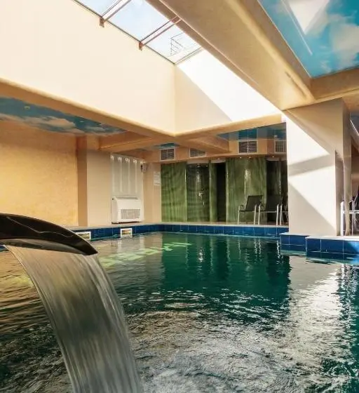 キングサイズベッドのスーペリアルーム, Imperial Hotel&spa   Baile Olanesti