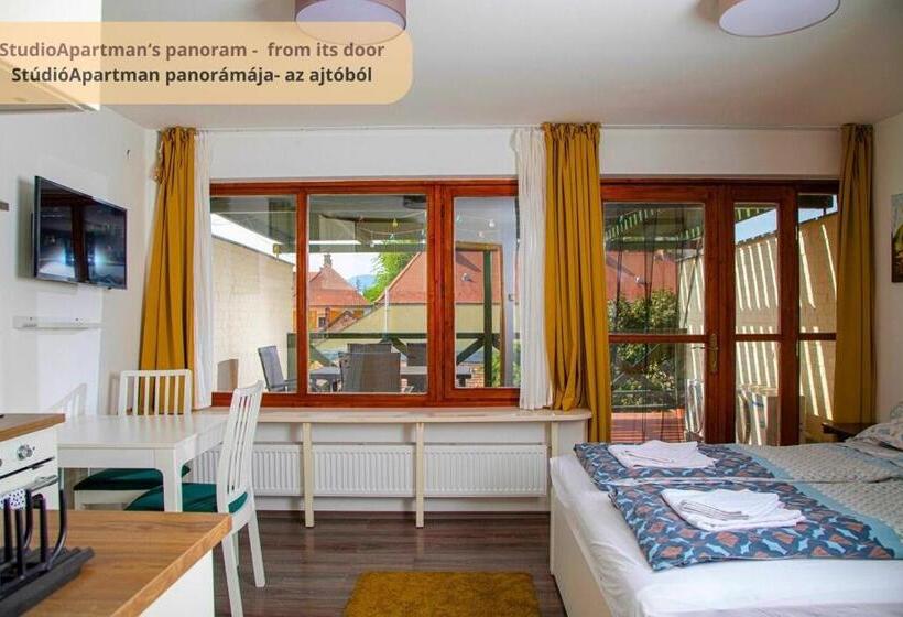 スタンダードスタジオ, Tulip Home Guest House