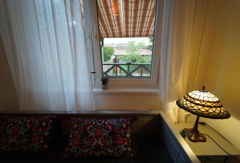 스탠다드 룸 가든 전망, Tulip Home Guest House