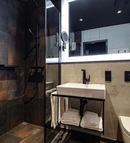 标准单人间, Liebesbier Urban Art & Smart