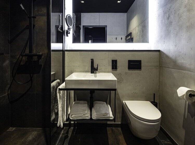 标准单人间, Liebesbier Urban Art & Smart