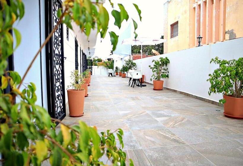 带阳台的三人标准间, Dar Sophia By Arkan Eljadida