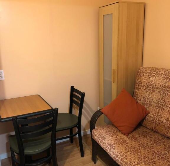 スタンダードルーム, Shady Willow Guest House For Tourists & Travellers Only, No Locals, Private Small Compact Rooms Wi