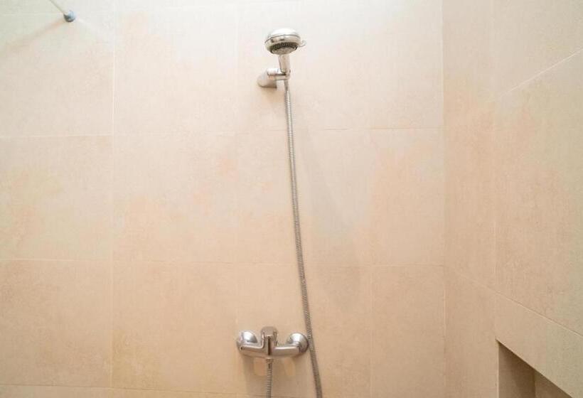 اتاق لوکس, Three J Residence 2