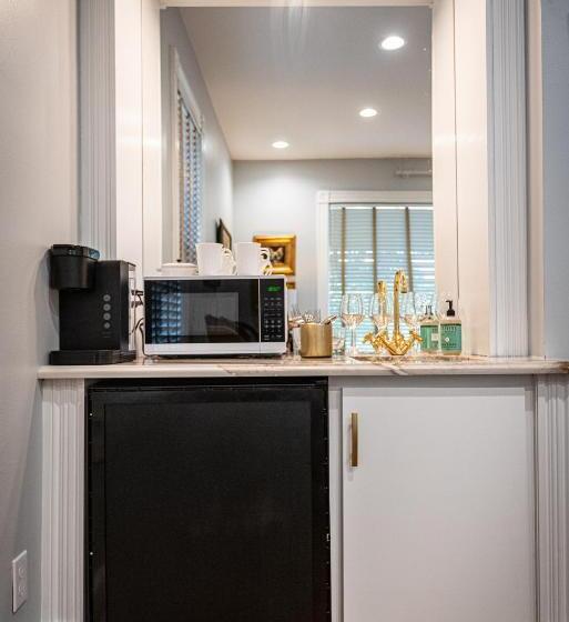 جناح ديلوكس, Washington Street Quarters