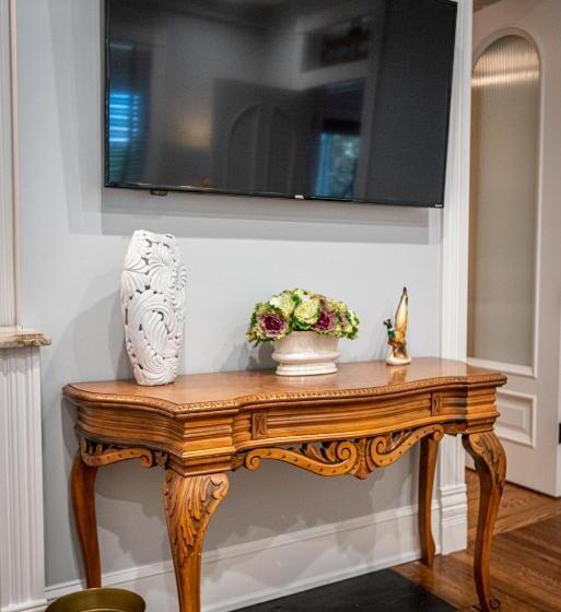 جناح ديلوكس, Washington Street Quarters