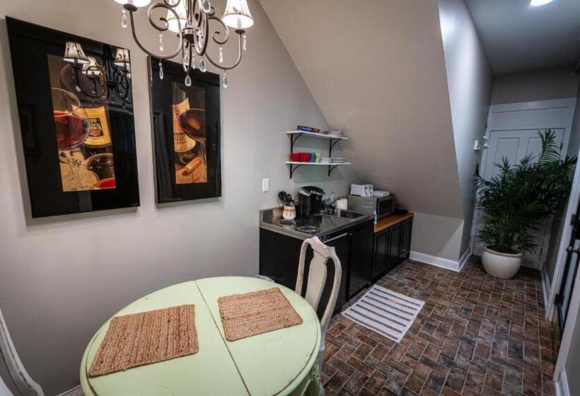 إستوديو ديلوكس, Washington Street Quarters