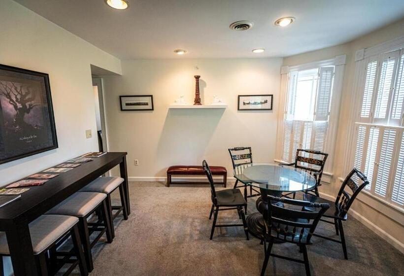 شقة 3 غرف, Washington Street Quarters