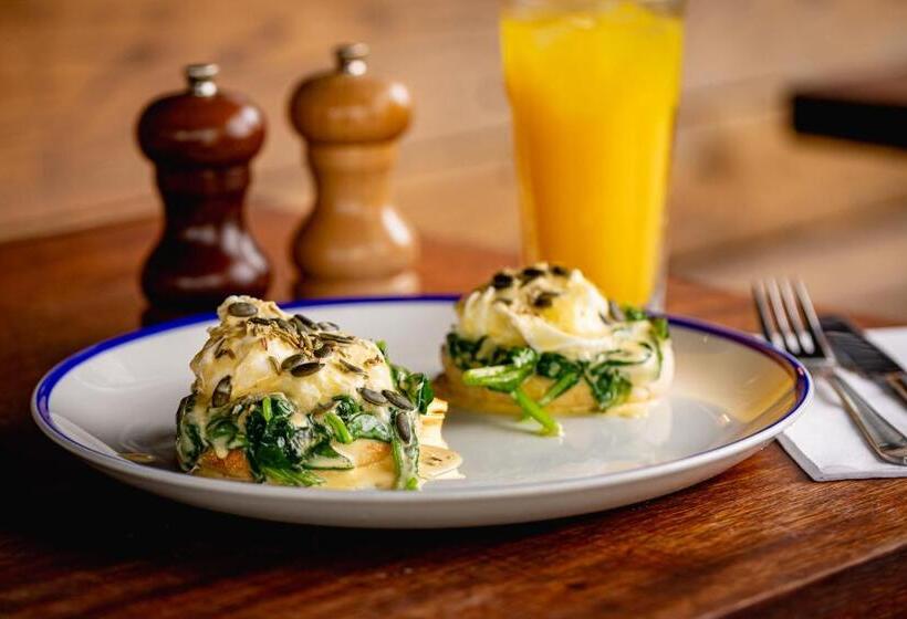 クラシックルーム, Brewhouse And Kitchen