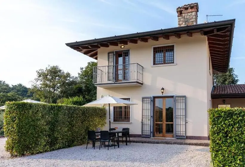 プールの見える1ベッドルームアパートメント, Il Casale Lonato By Host4u